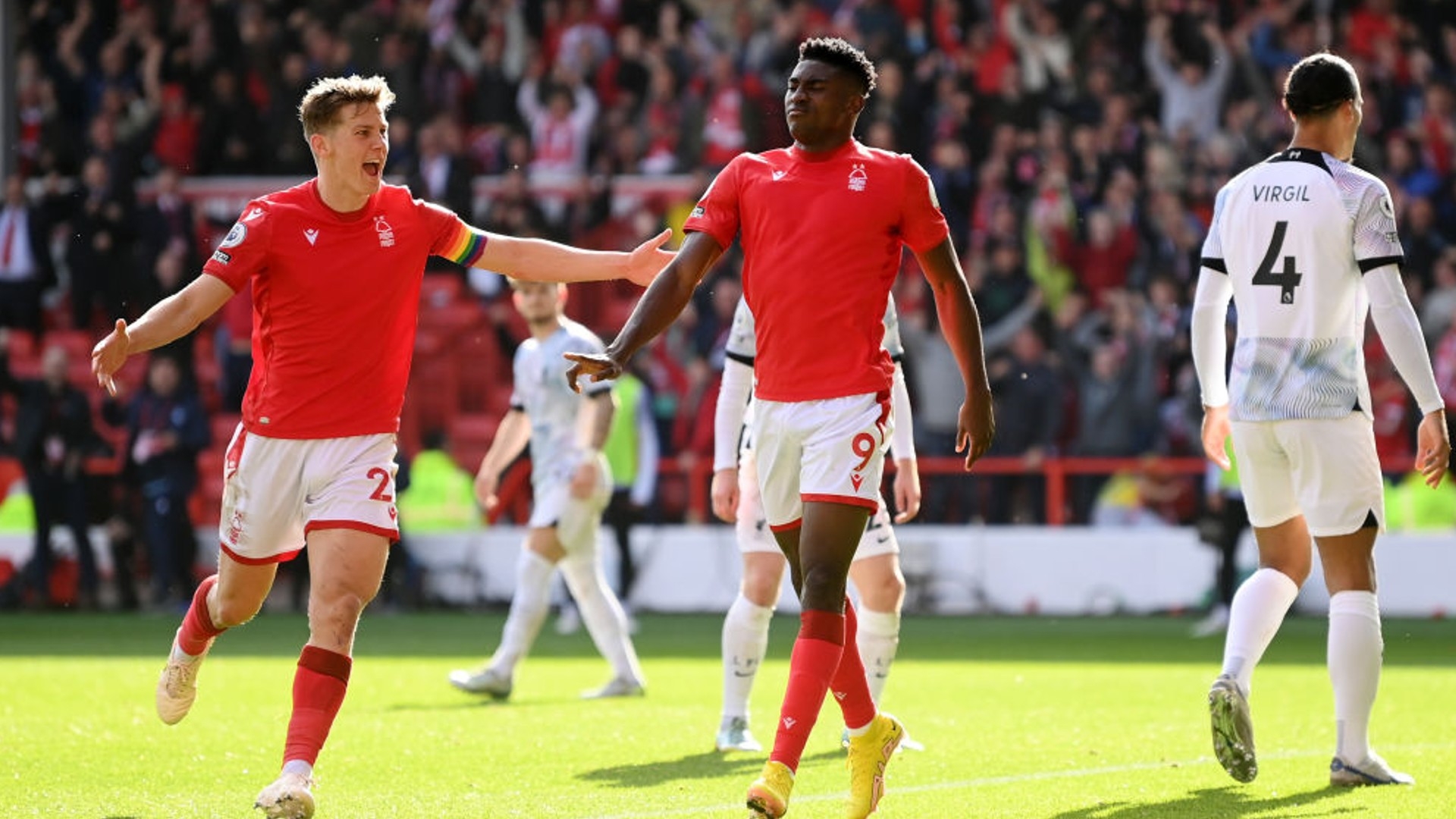 通过萨拉这 通过萨拉这