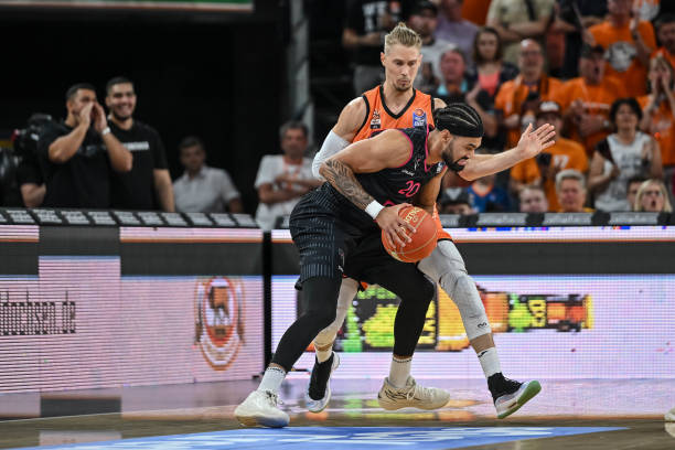 亨德森的中 亨德森的中